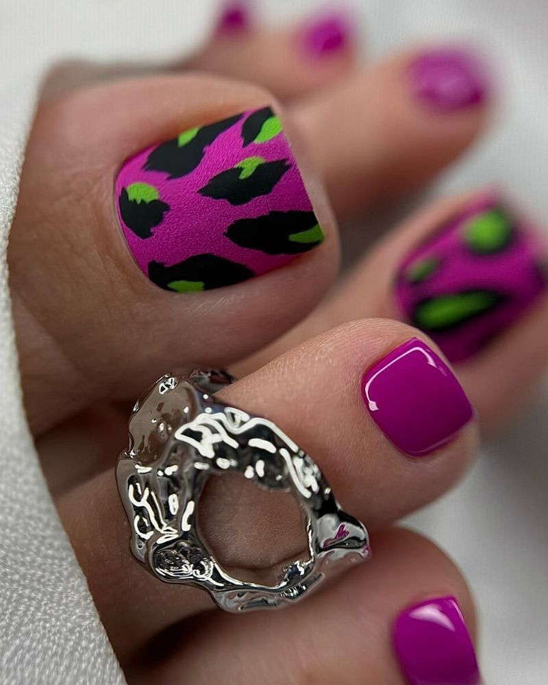 Textured pedicure Design