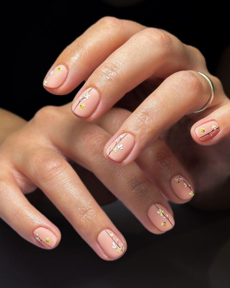 short and Bright summer nail art  designs