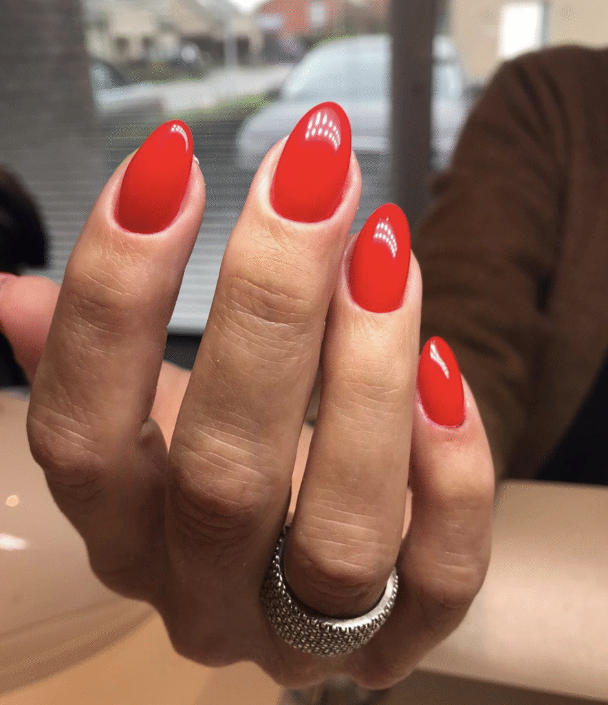 red fall nails