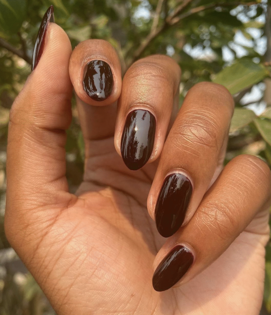 red fall nails
